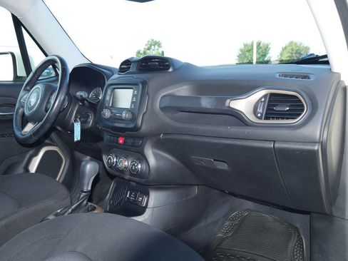 Used 2015 Jeep Renegade Latitude FWD image 14