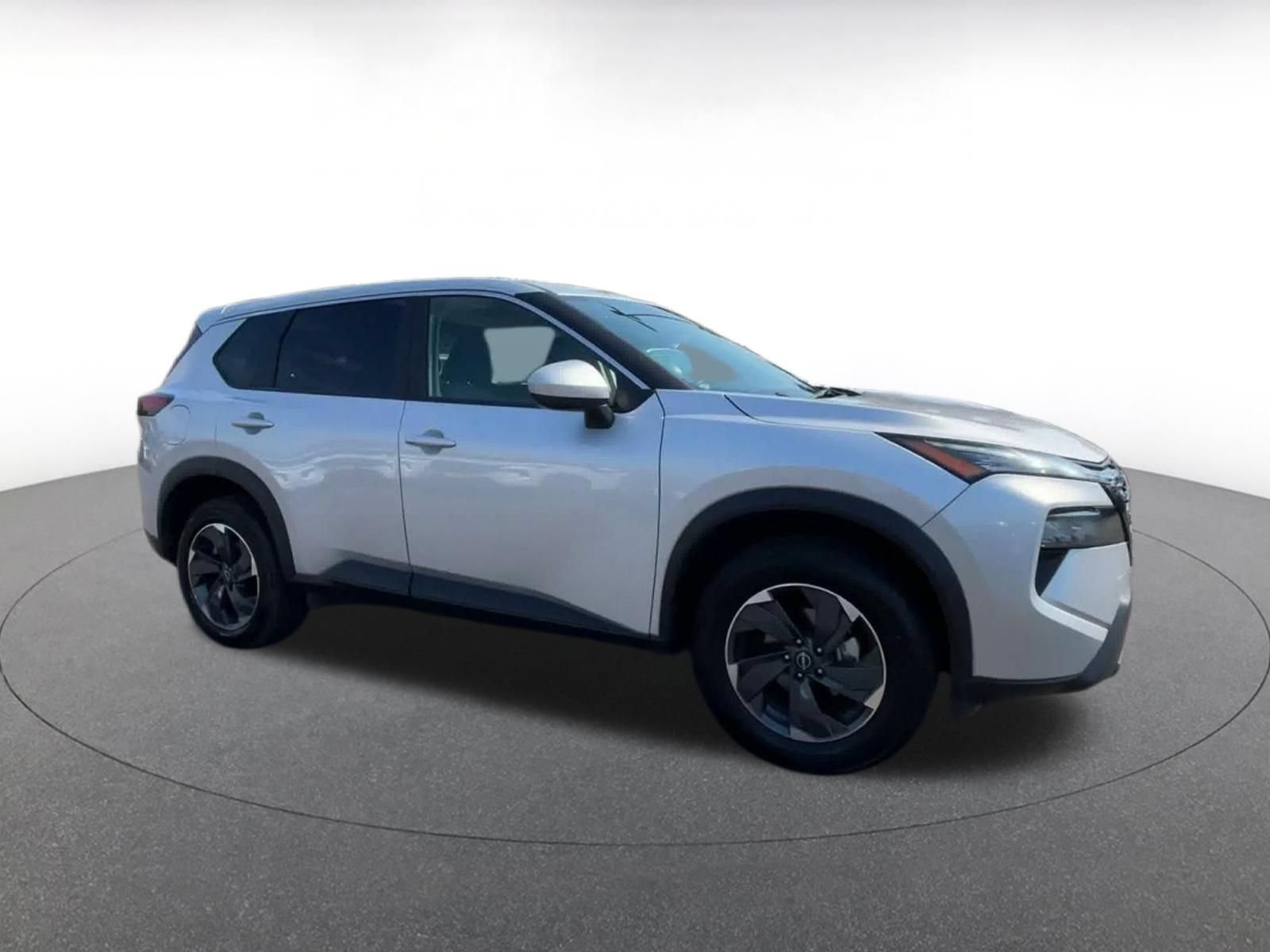Used 2025 Nissan Rogue SV FWD image 2