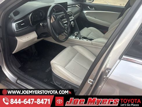 Used 2022 Genesis G70 2.0T image 2