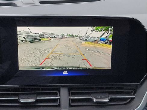 Used 2024 Chevrolet Trax LT FWD image 16