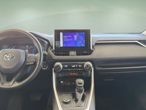 Used 2025 Toyota RAV4 XLE AWD/4WD image 7