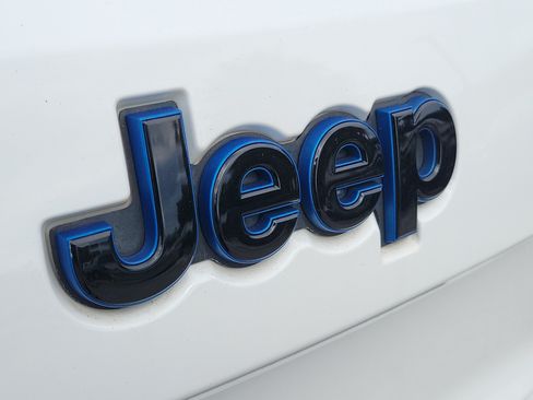 Used 2019 Jeep Grand Cherokee Laredo RWD image 10