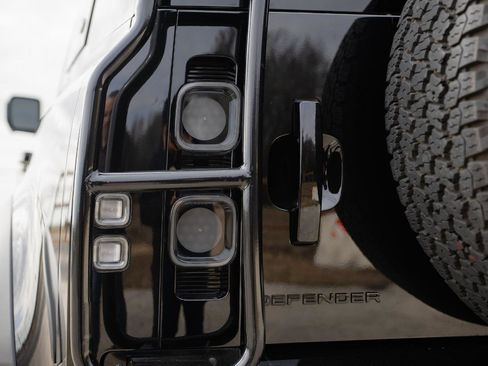 Used 2024 Land Rover Defender 110 V8 AWD/4WD image 12