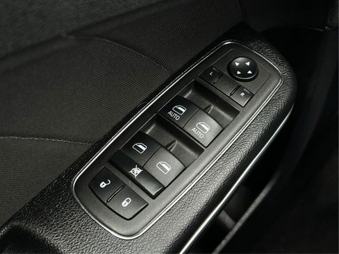 Used 2022 Dodge Charger SXT RWD image 41