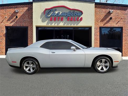 Used 2021 Dodge Challenger SXT w/ Driver Convenience Group image 2