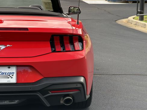 Used 2025 Ford Mustang Convertible RWD image 22