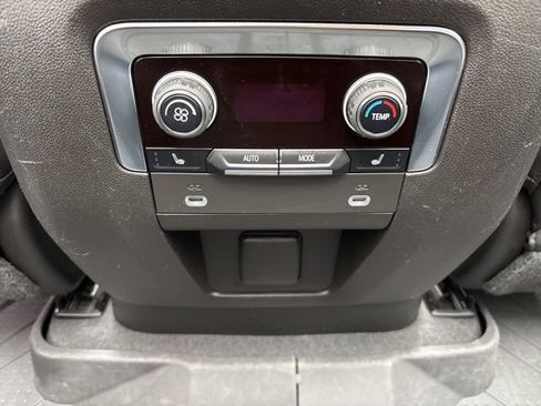 Used 2023 Chevrolet Tahoe Premier AWD/4WD image 39