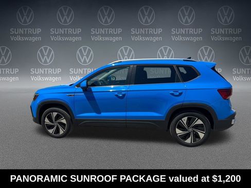 Used 2024 Volkswagen Taos SE w/ Panoramic Sunroof Package AWD/4WD image 2