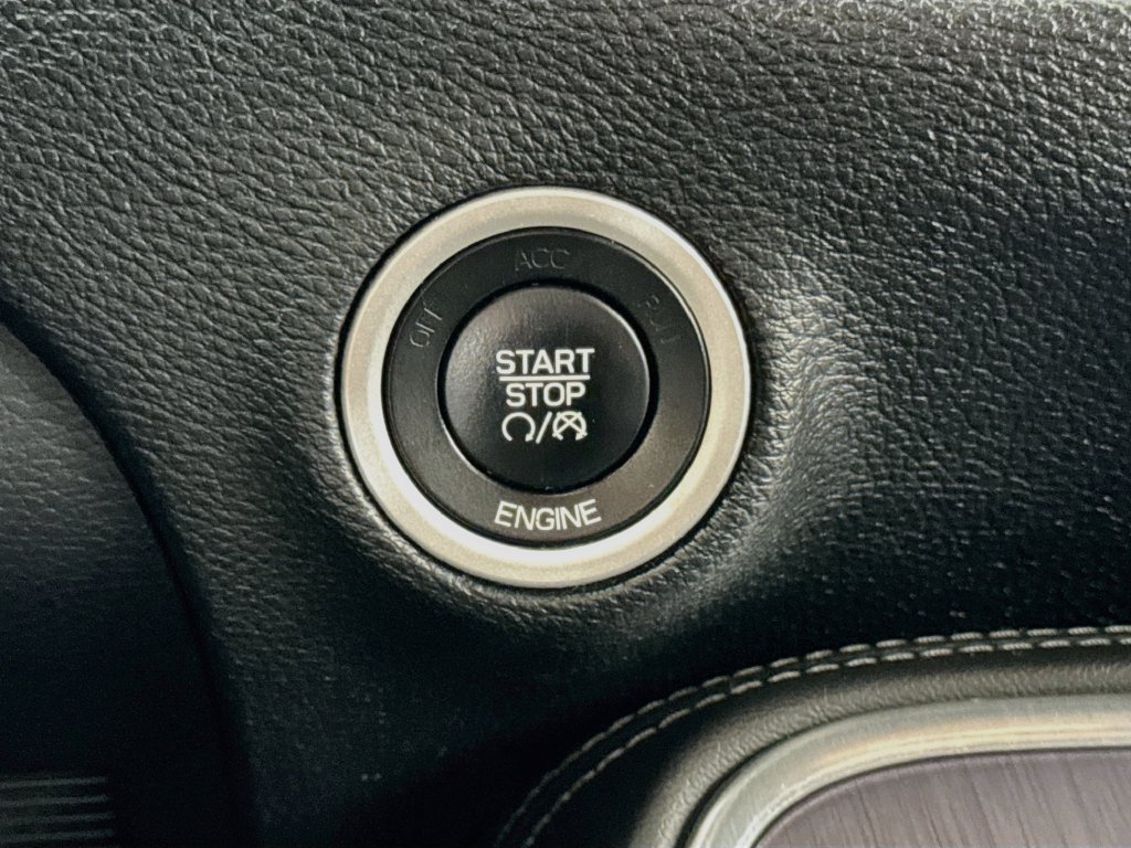 Used 2016 Dodge Challenger R/T w/ Driver Convenience Group RWD image 20