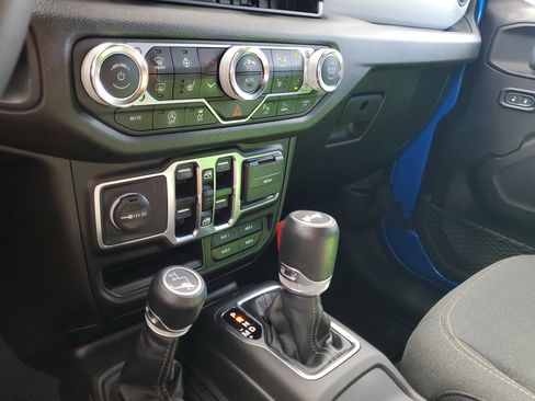 Used 2024 Jeep Wrangler Sport S image 26