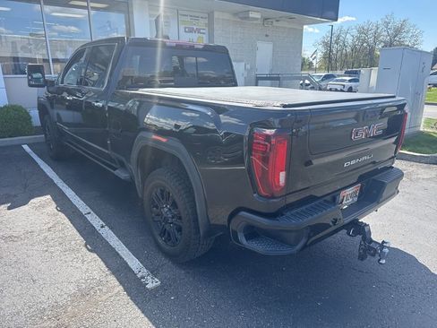 Used 2021 GMC Sierra 2500 Denali w/ Denali Black Diamond Edition image 2