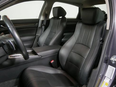 Used 2020 Honda Accord Touring image 10