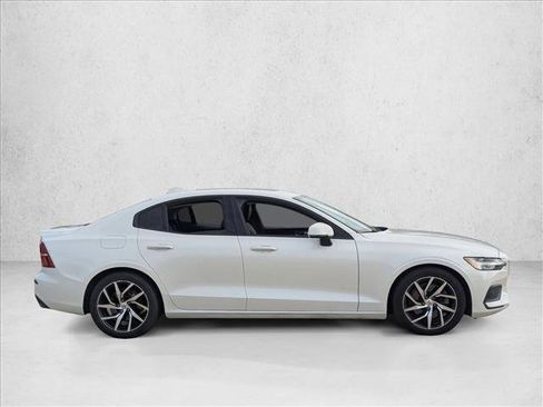 Used 2020 Volvo S60 T5 Momentum w/ Premium Package image 4