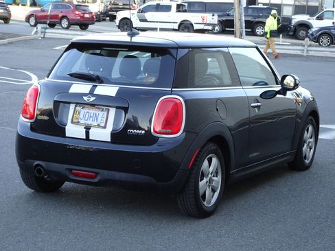 Used 2017 MINI Cooper 2-Door Hardtop image 7