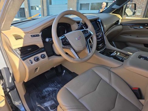 Used 2019 Cadillac Escalade ESV Platinum image 10