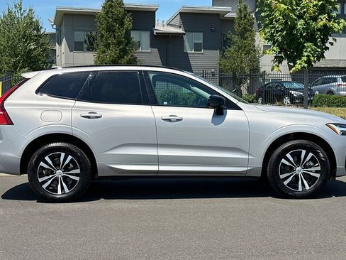 Used 2025 Volvo XC60 T8 Core AWD/4WD image 2