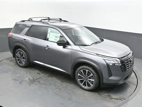 New 2026 Nissan Pathfinder Platinum FWD image 32