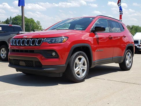 Certified 2024 Jeep Compass Latitude w/ Altitude Special Edition AWD/4WD image 7