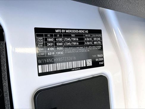 Used 2025 Mercedes-Benz Sprinter 2500 image 31