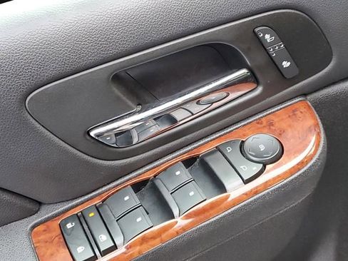 Used 2014 Chevrolet Suburban LT image 21