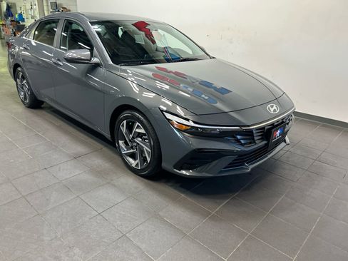 New 2026 Hyundai Elantra Limited FWD image 2