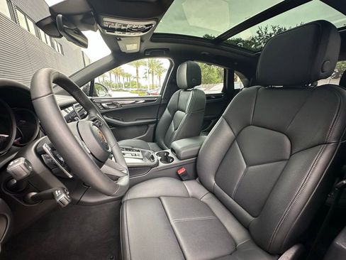 Certified 2026 Porsche Macan AWD/4WD image 5