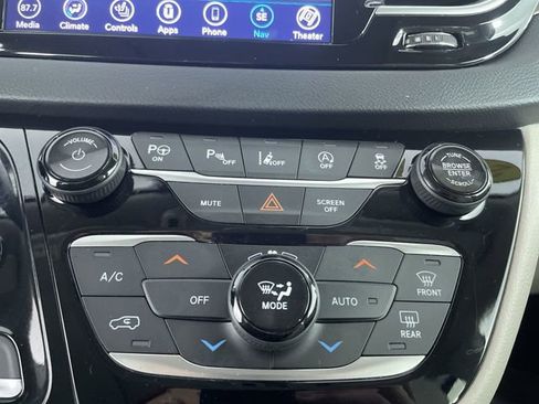 Used 2019 Chrysler Pacifica Touring-L Plus w/ Advanced Safetytec Group image 24