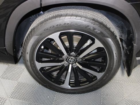 Used 2022 Toyota Highlander XSE image 23