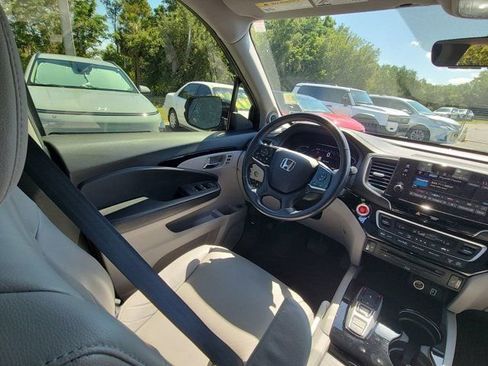 Used 2019 Honda Pilot Touring image 7