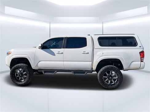 Used 2016 Toyota Tacoma SR image 6