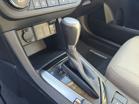 Used 2016 Toyota Corolla LE image 26