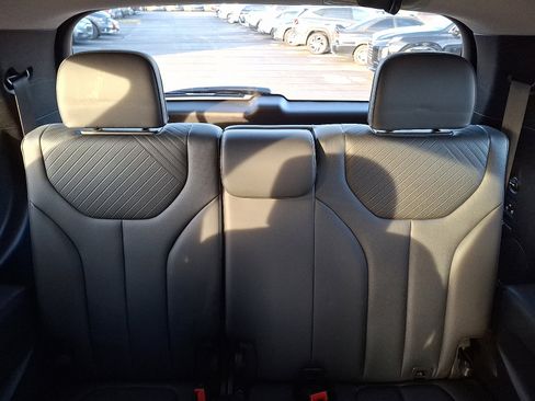 Used 2024 Hyundai Palisade SEL w/ Premium Package image 11