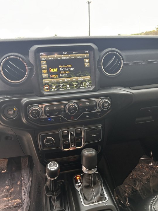 Used 2023 Jeep Wrangler Unlimited Sahara w/ Cold Weather Group AWD/4WD image 12