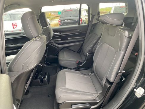 Used 2023 Jeep Grand Cherokee L Laredo image 20