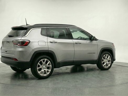 Used 2025 Jeep Compass Limited AWD/4WD image 9