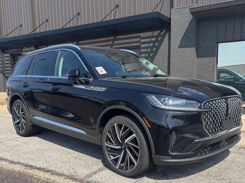 Used 2025 Lincoln Aviator Reserve w/ Equipment Group 201A image 3