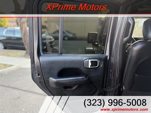 Used 2018 Jeep Wrangler Unlimited Sahara AWD/4WD image 24