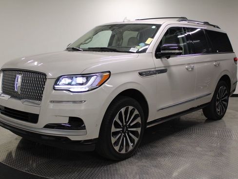 Used 2024 Lincoln Navigator Reserve image 1