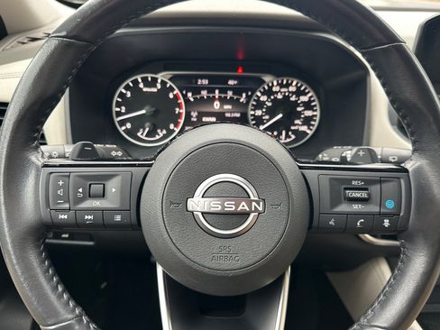 Used 2023 Nissan Rogue SL w/ SL Premium Package image 21