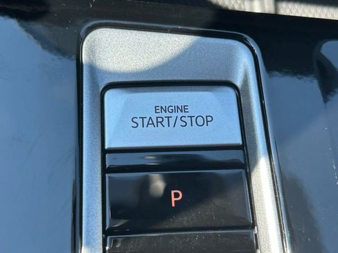 Certified 2024 Volkswagen Atlas SE image 38