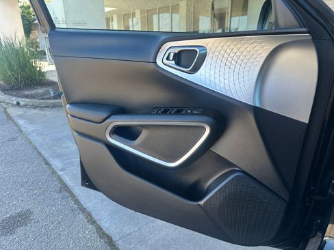 Used 2025 Kia Soul LX w/ LX Technology Package image 21