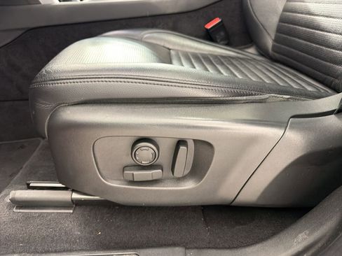 Used 2020 Land Rover Discovery Sport SE image 13