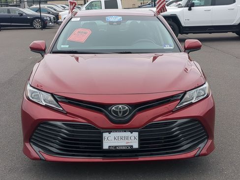 Used 2018 Toyota Camry LE FWD image 3