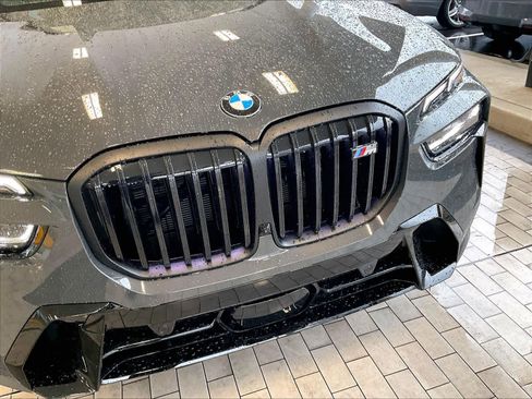 Used 2025 BMW X7 M60i image 34