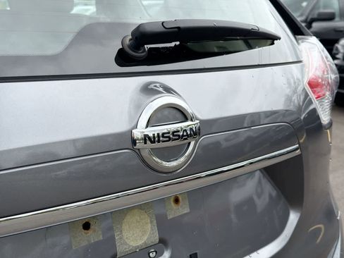 Used 2016 Nissan Rogue S FWD image 17