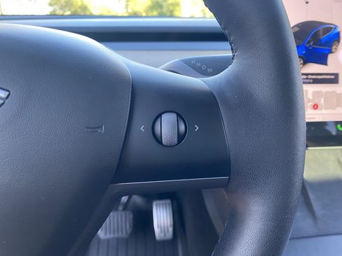 Used 2021 Tesla Model Y Long Range image 27