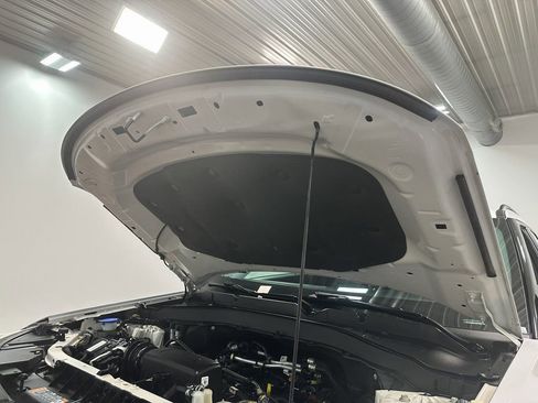 Used 2022 Ford Explorer XLT image 93