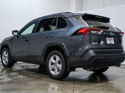 Used 2020 Toyota RAV4 XLE image 4