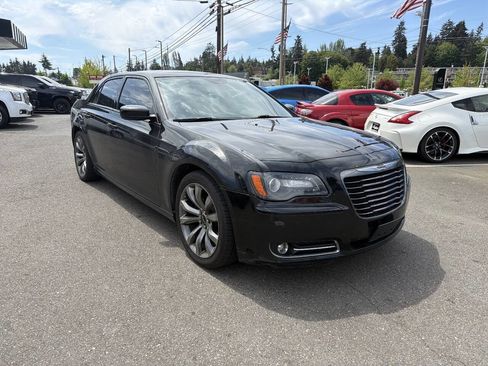Used 2014 Chrysler 300 S RWD image 5