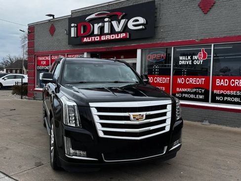 Used 2016 Cadillac Escalade Luxury AWD/4WD image 1